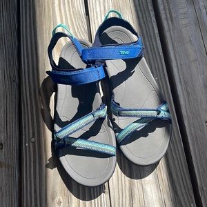 Teva sandals size 8